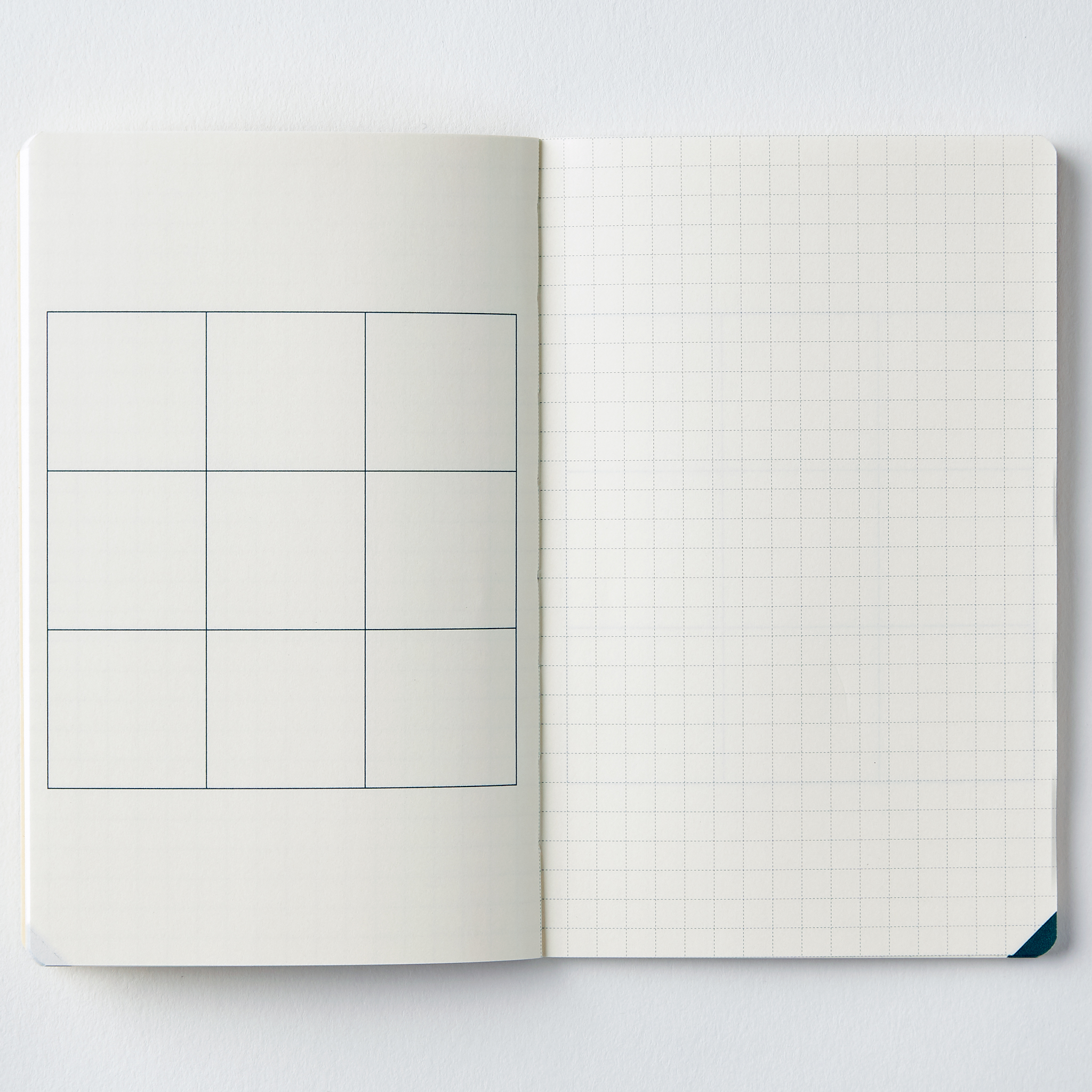 左ページは３×３グリッド、右は５ｍｍ方眼