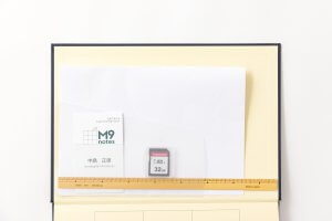 前表紙の裏に大きなポケットを着けました