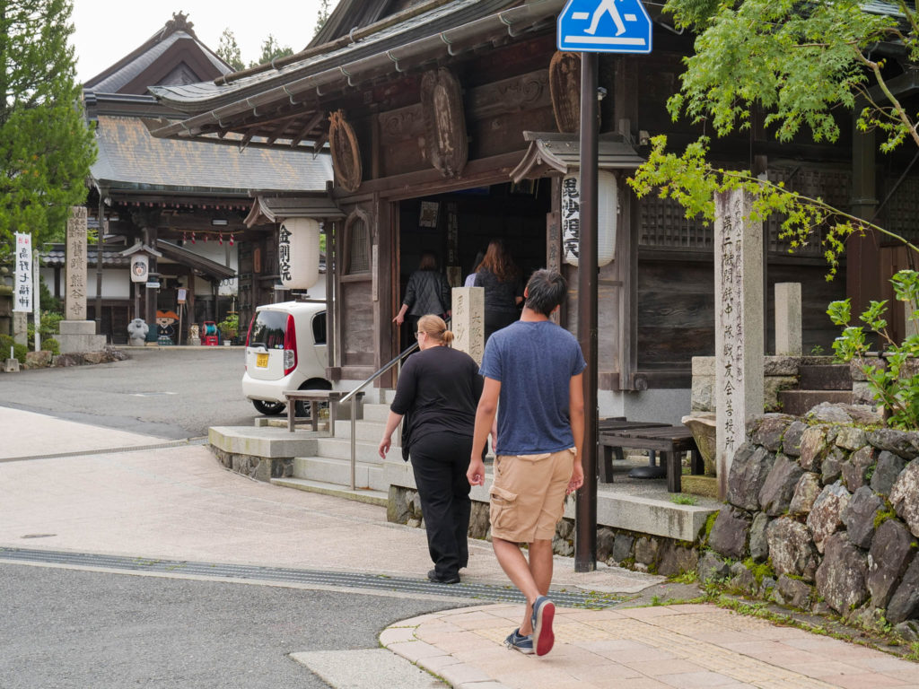 ７時、毘沙門天で護摩祈祷。