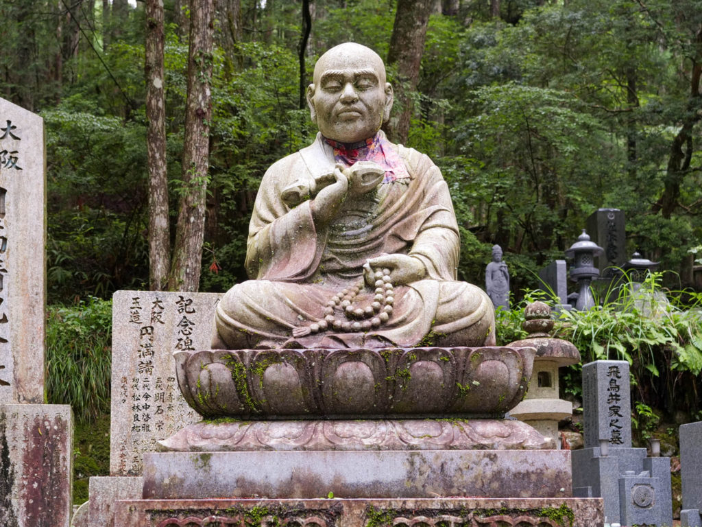 奥の院・空海の像