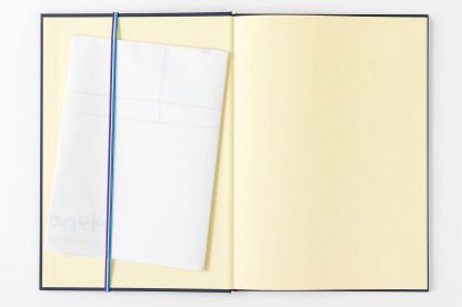 A1サイズのM9notesZを折って、B5版の手帳に挟んで携帯しているところ